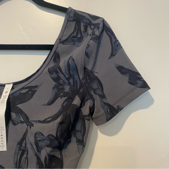 lululemon Women's Yoga Align T-Shirt - Nulu Fabric size 8 - Picture 6 of 11